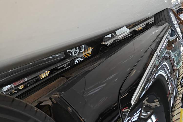 Used Cadillac XTS 2018 28T Tech Edition Left Side Sill