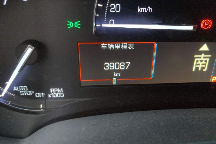Used Cadillac XTS 2018 28T Tech Edition Odometer Close Up