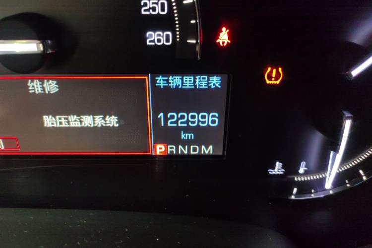 Used Cadillac XTS 2018 28T Tech Edition Odometer Close Up