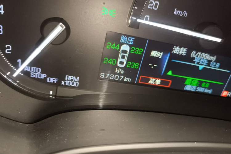 Used Cadillac XTS 2018 28T Tech Edition Odometer Close Up