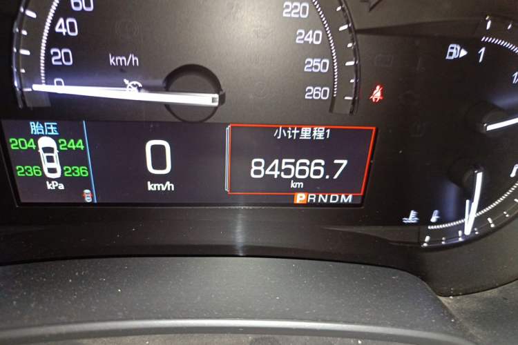 Used Cadillac XTS 2018 28T Tech Edition Odometer Close Up