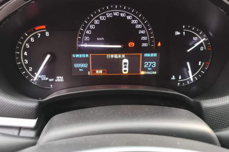 Used Cadillac XTS 2018 28T Tech Edition Odometer Close Up