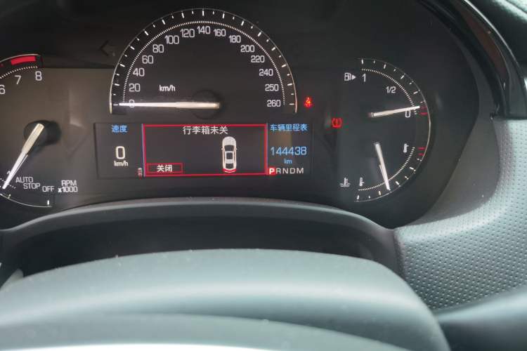 Used Cadillac XTS 2018 28T Tech Edition Odometer Close Up