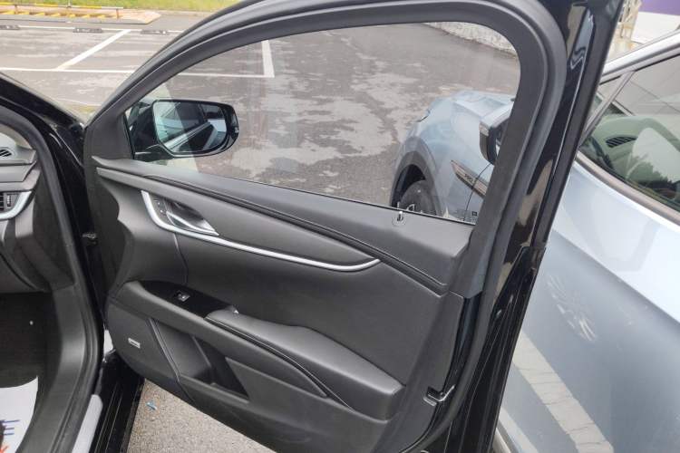 Used Cadillac XTS 2018 28T Tech Edition Right Front Door Interior