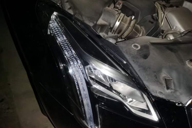 Used Cadillac XTS 2018 28T Tech Edition Right Front Headlight