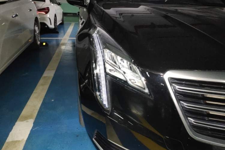 Used Cadillac XTS 2018 28T Tech Edition Right Front Headlight