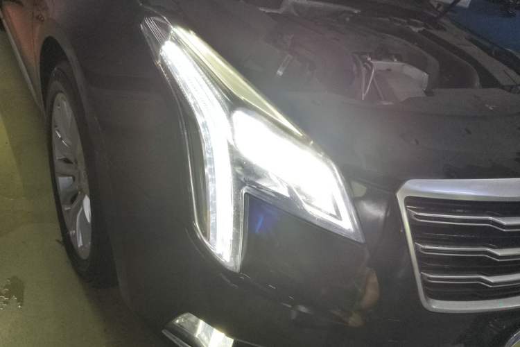 Used Cadillac XTS 2018 28T Elite Edition Right Front Headlight