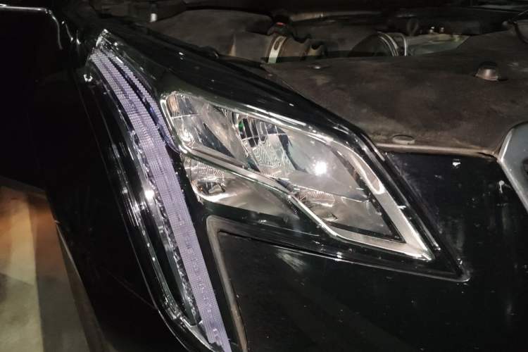 Used Cadillac XTS 2018 28T Tech Edition Right Front Headlight