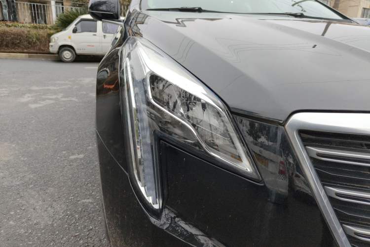 Used Cadillac XTS 2018 28T Tech Edition Right Front Headlight
