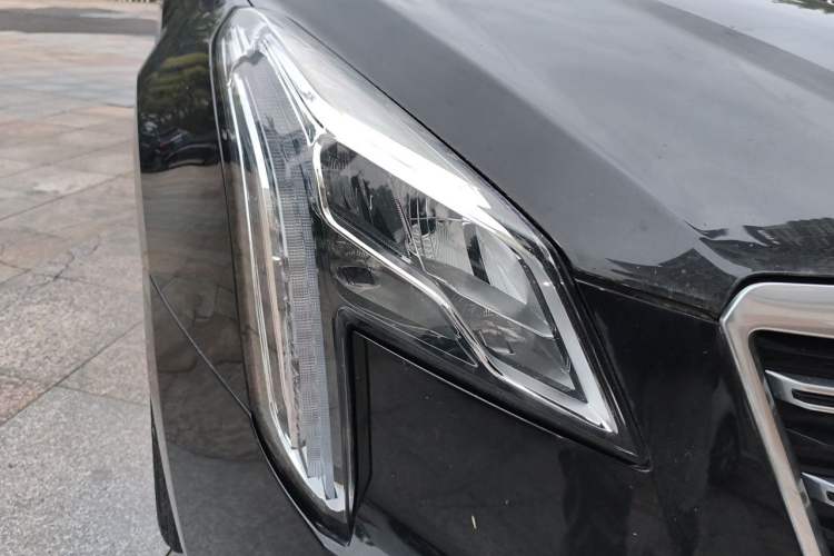 Used Cadillac XTS 2018 28T Tech Edition Right Front Headlight