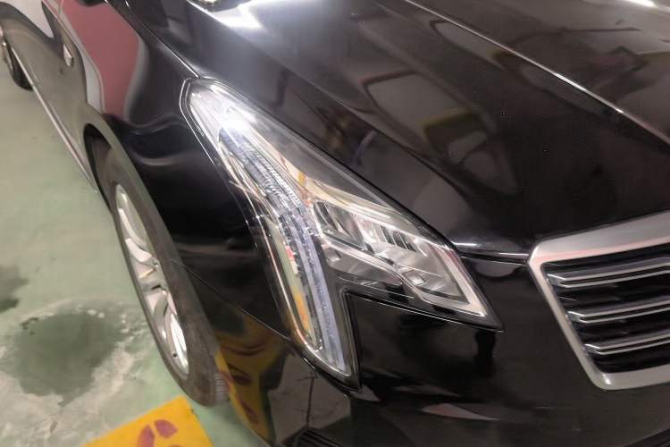 Used Cadillac XTS 2018 28T Tech Edition Right Front Headlight