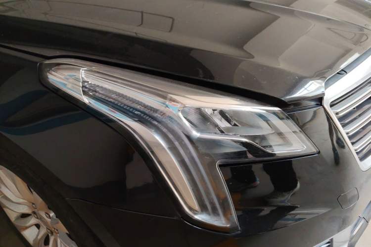 Used Cadillac XTS 2018 28T Tech Edition Right Front Headlight