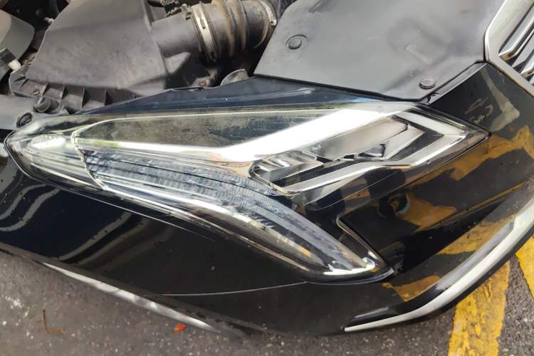 Used Cadillac XTS 2018 28T Tech Edition Right Front Headlight