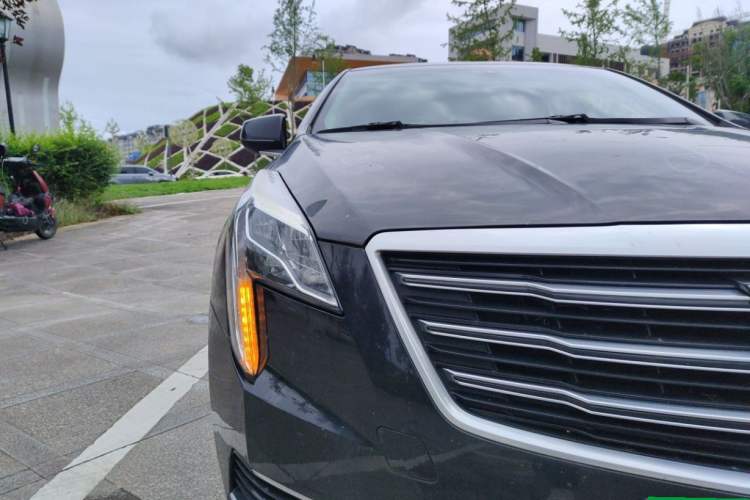 Used Cadillac XTS 2018 28T Tech Edition Right Front Headlight