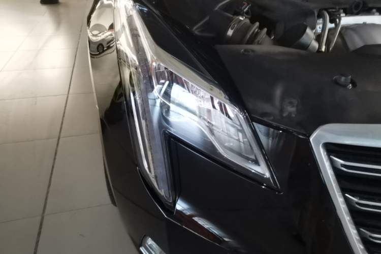 Used Cadillac XTS 2018 28T Elite Edition Right Front Headlight