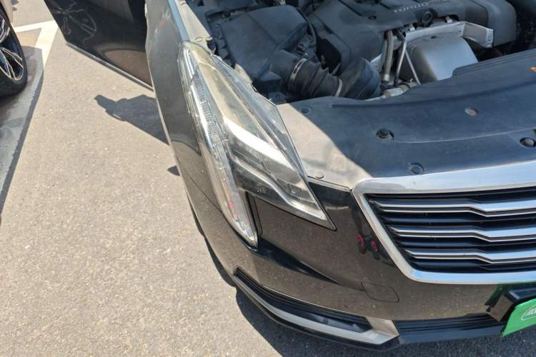 Used Cadillac XTS 2018 28T Tech Edition Right Front Headlight