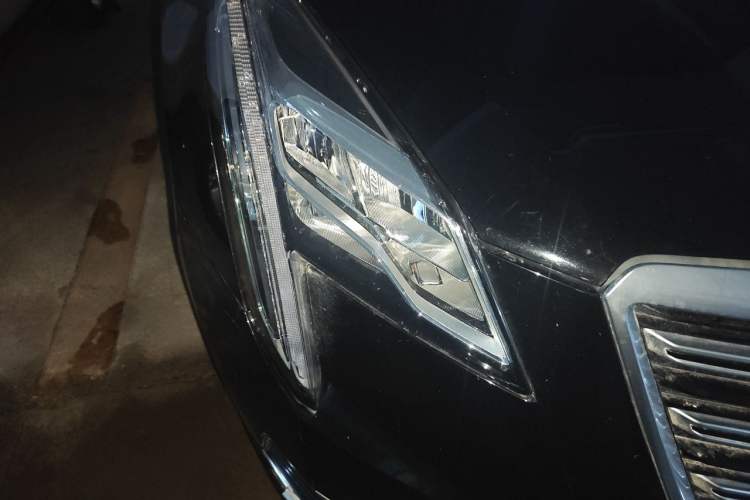 Used Cadillac XTS 2018 28T Tech Edition Right Front Headlight