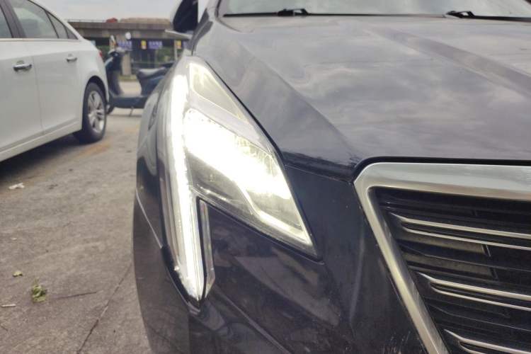 Used Cadillac XTS 2018 28T Elite Edition Right Front Headlight