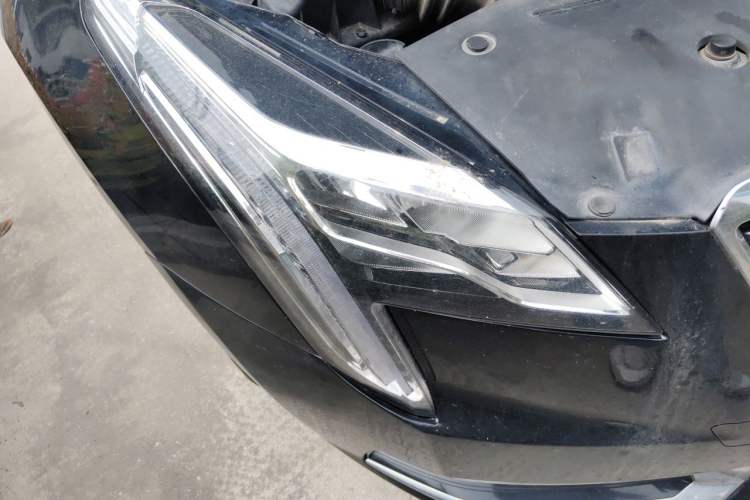 Used Cadillac XTS 2018 28T Tech Edition Right Front Headlight