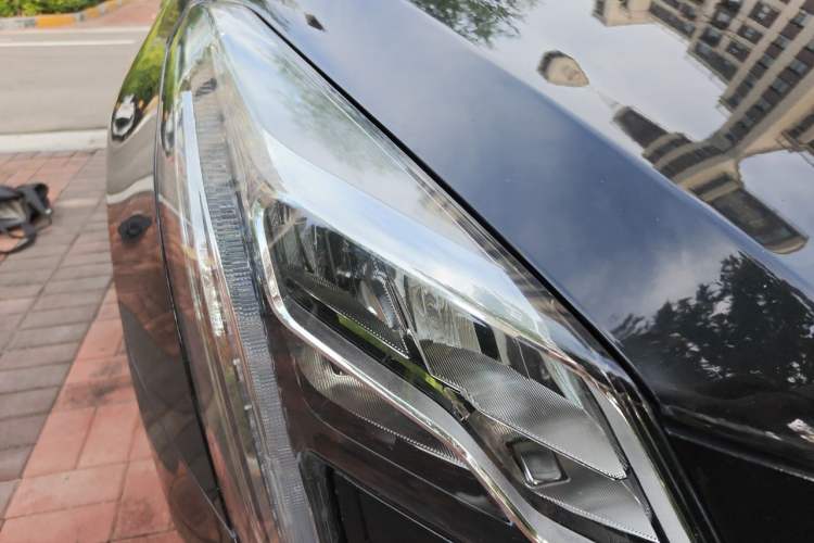 Used Cadillac XTS 2018 28T Elite Edition Right Front Headlight