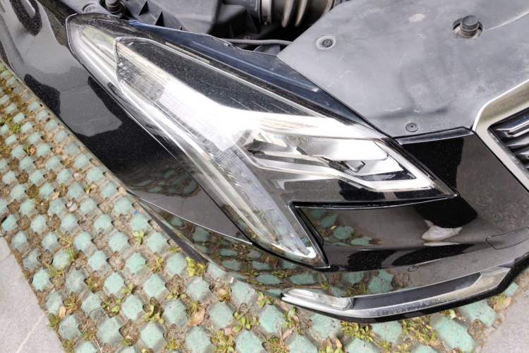 Used Cadillac XTS 2018 28T Elite Edition Right Front Headlight