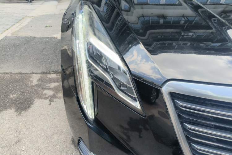 Used Cadillac XTS 2018 28T Tech Edition Right Front Headlight