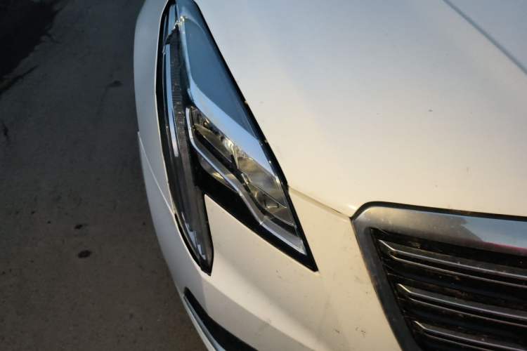Used Cadillac XTS 2018 28T Tech Edition Right Front Headlight