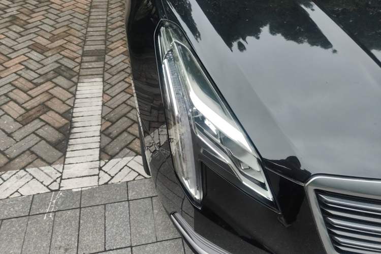 Used Cadillac XTS 2018 28T Tech Edition Right Front Headlight