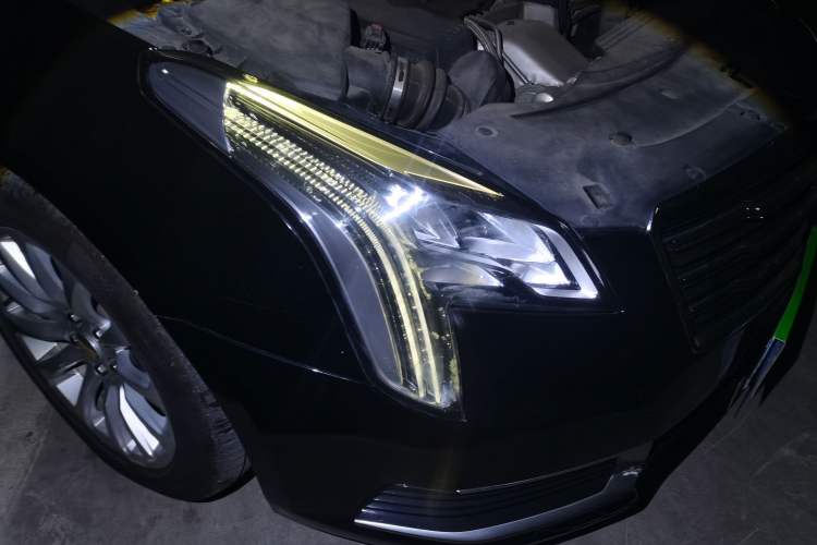 Used Cadillac XTS 2018 28T Tech Edition Right Front Headlight