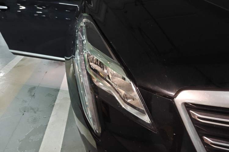 Used Cadillac XTS 2018 28T Elite Edition Right Front Headlight