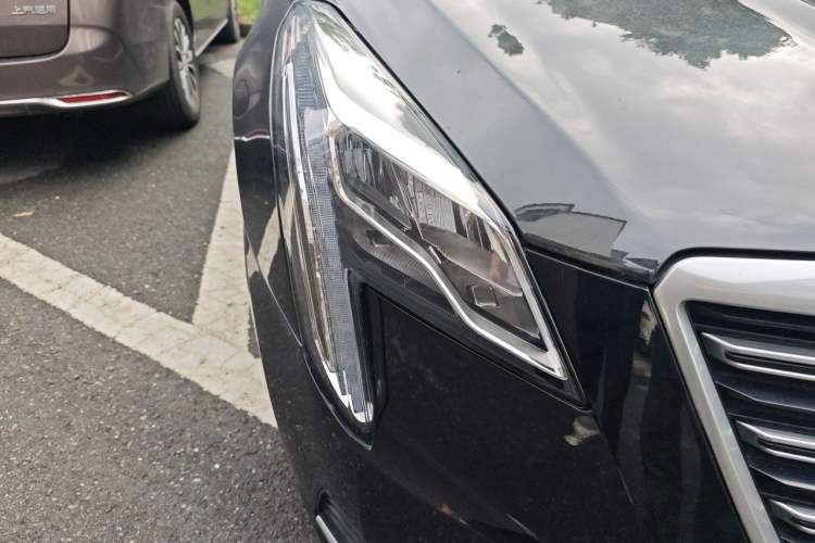 Used Cadillac XTS 2018 28T Tech Edition Right Front Headlight