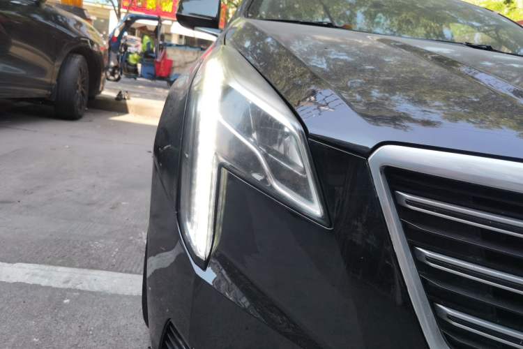 Used Cadillac XTS 2018 28T Tech Edition Right Front Headlight