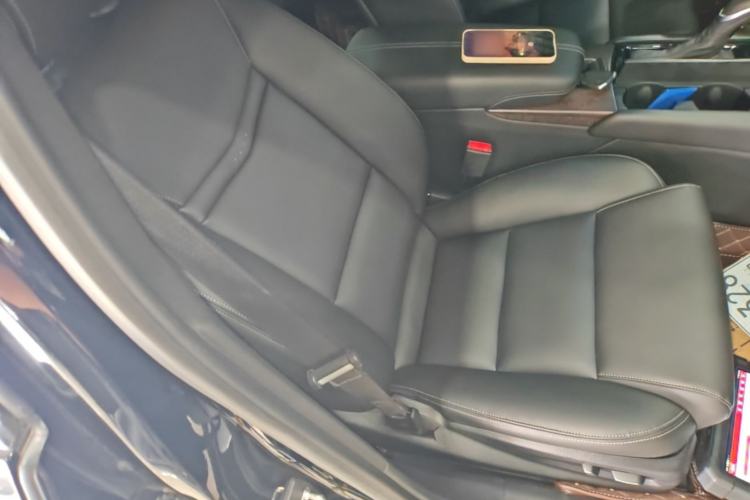 Used Cadillac XTS 2018 28T Tech Edition Right Front Seat