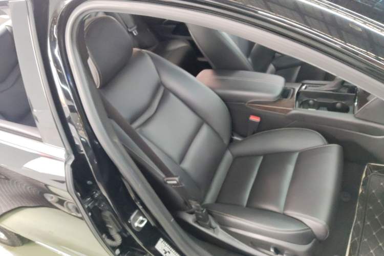 Used Cadillac XTS 2018 28T Tech Edition Right Front Seat