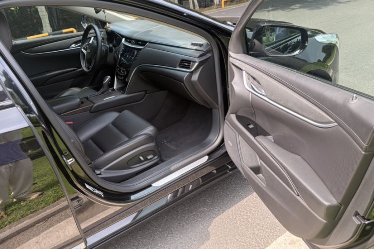 Used Cadillac XTS 2018 28T Tech Edition Right Front Seat
