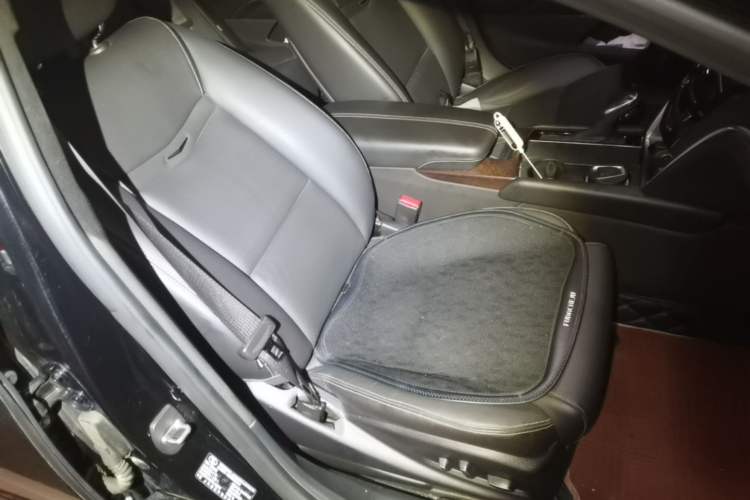 Used Cadillac XTS 2018 28T Elite Edition Right Front Seat