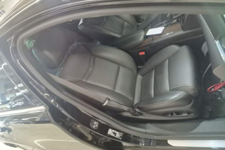 Used Cadillac XTS 2018 28T Elite Edition Right Front Seat