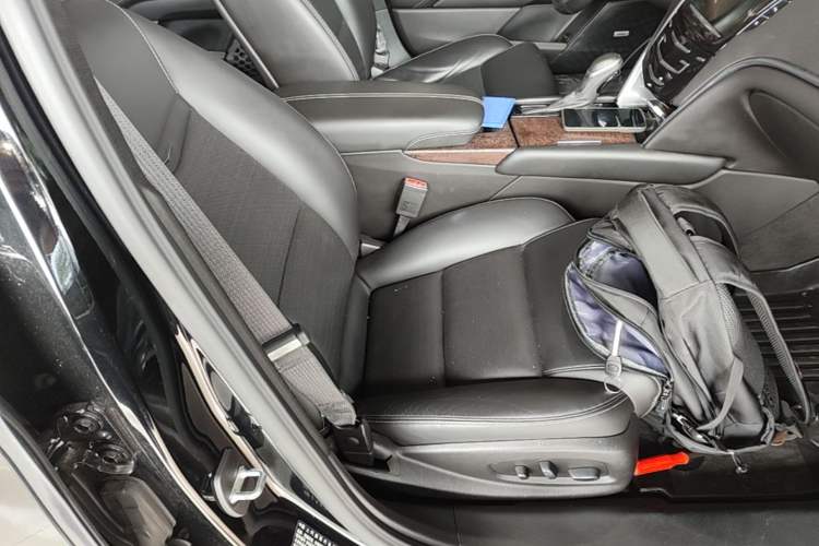 Used Cadillac XTS 2018 28T Elite Edition Right Front Seat