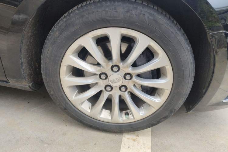 Used Cadillac XTS 2018 28T Tech Edition Right Front Wheel Hub