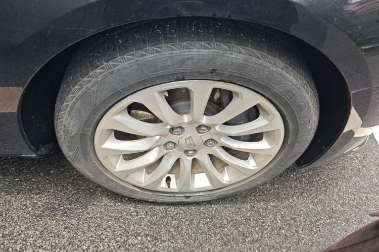 Used Cadillac XTS 2018 28T Elite Edition Right Front Wheel Hub