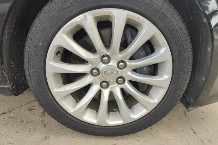 Used Cadillac XTS 2018 28T Tech Edition Right Front Wheel Hub