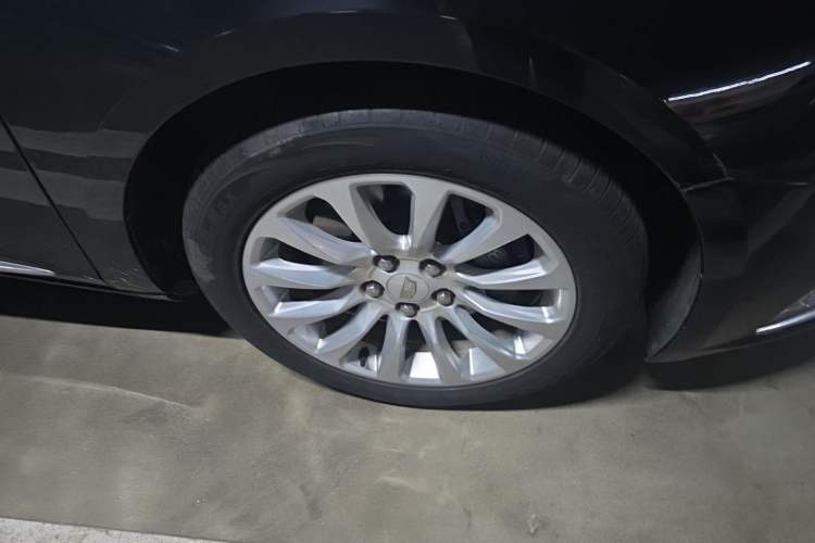 Used Cadillac XTS 2018 28T Elite Edition Right Front Wheel Hub