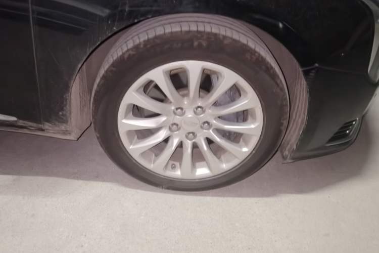 Used Cadillac XTS 2018 28T Tech Edition Right Front Wheel Hub