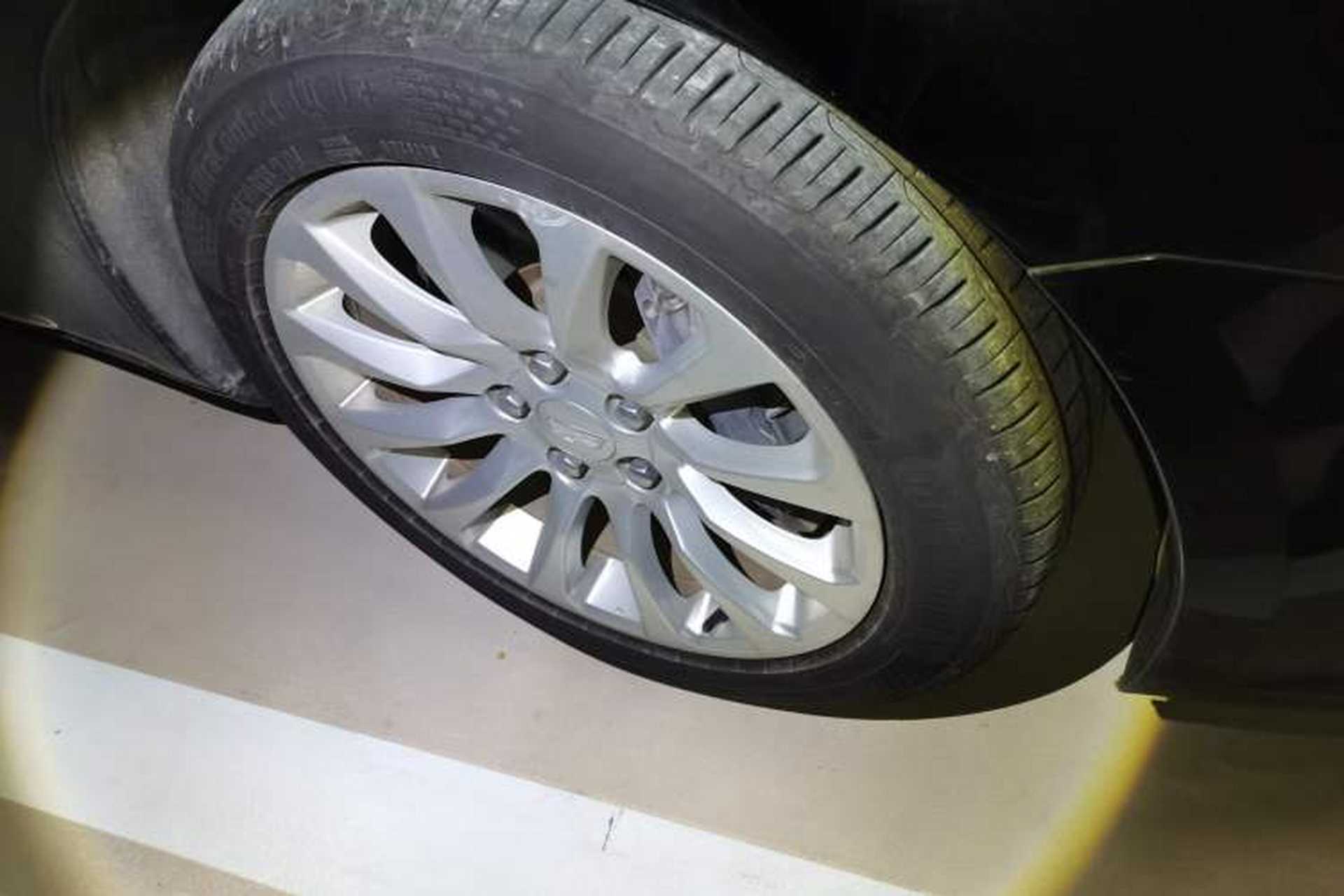 Used Cadillac XTS 2018 28T Elite Edition Right Front Wheel Hub