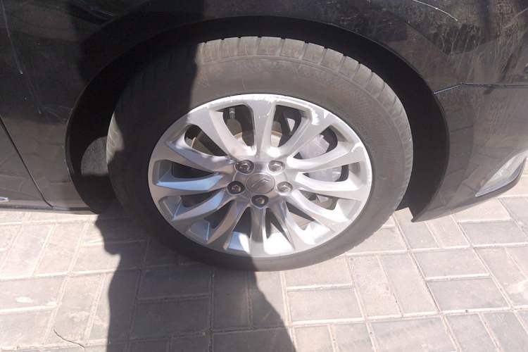 Used Cadillac XTS 2018 28T Elite Edition Right Front Wheel Hub