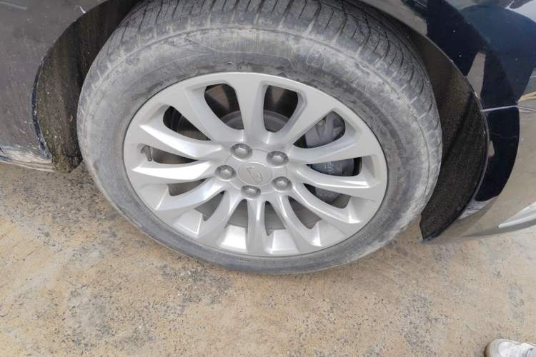 Used Cadillac XTS 2018 28T Elite Edition Right Front Wheel Hub
