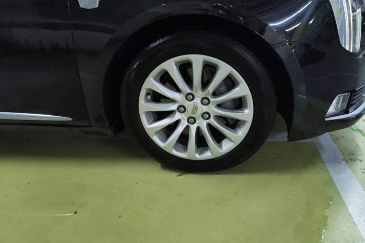 Used Cadillac XTS 2018 28T Elite Edition Right Front Wheel Hub