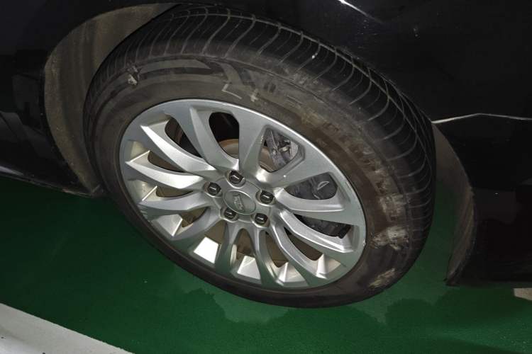 Used Cadillac XTS 2018 28T Elite Edition Right Front Wheel Hub