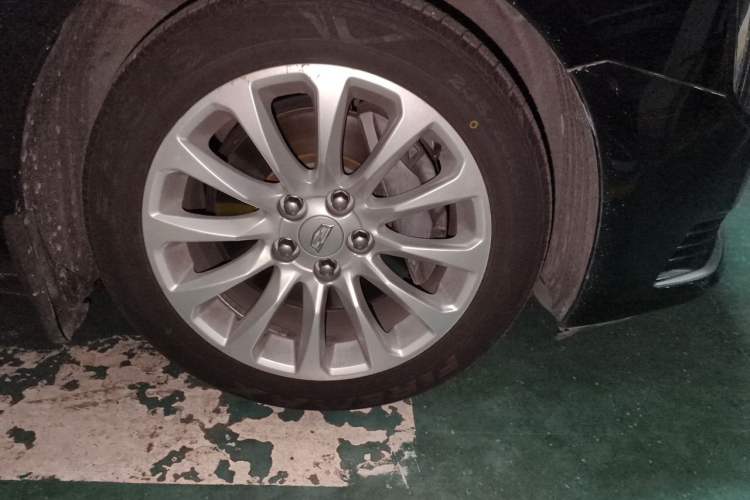 Used Cadillac XTS 2018 28T Tech Edition Right Front Wheel Hub