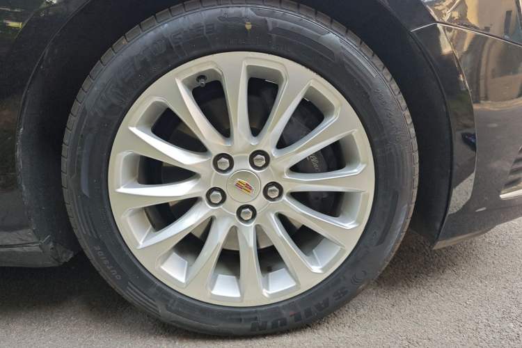 Used Cadillac XTS 2018 28T Tech Edition Right Front Wheel Hub